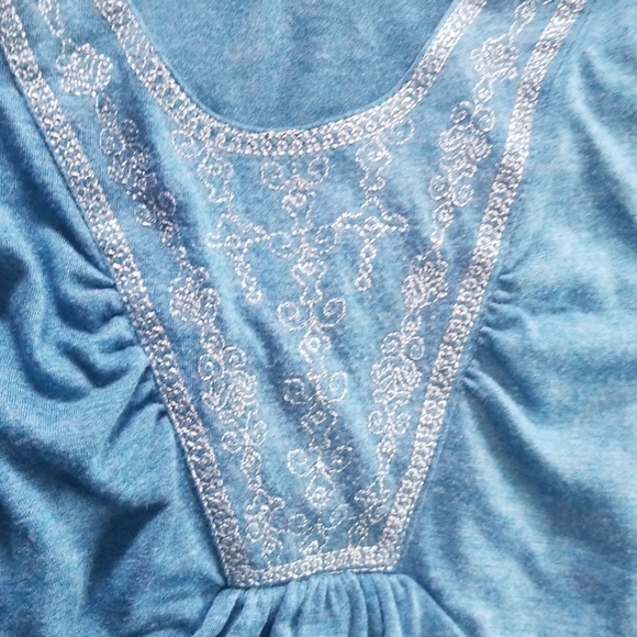 Cold shoulder top - Picture 2 of 3